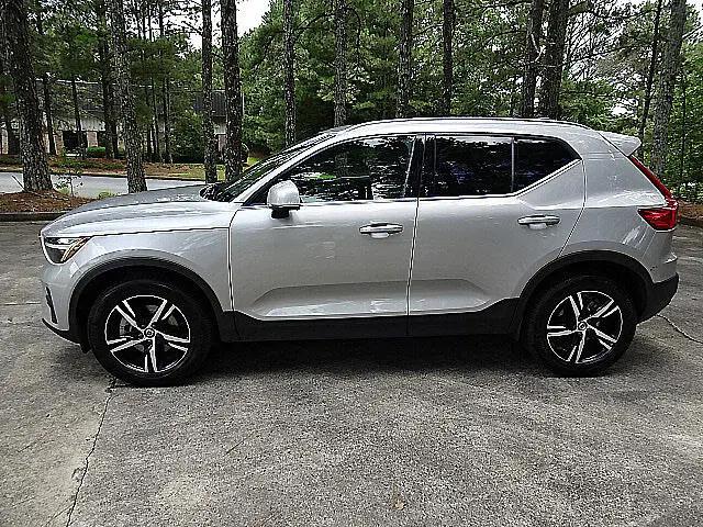 2025 Volvo XC40 B5 Core Bright Theme