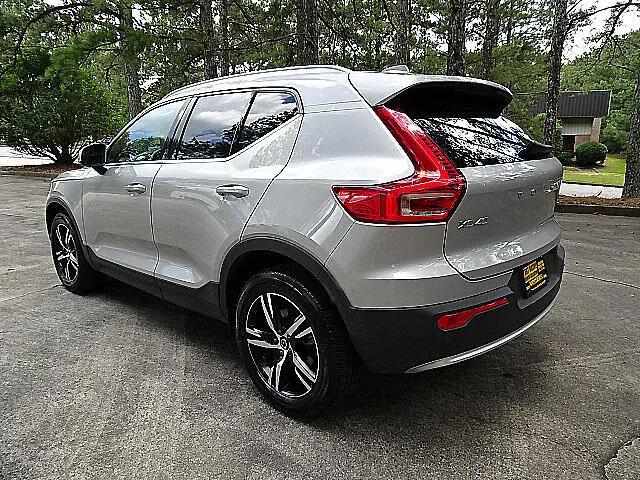 2025 Volvo XC40 B5 Core Bright Theme