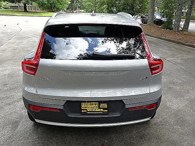 2025 Volvo XC40 B5 Core Bright Theme