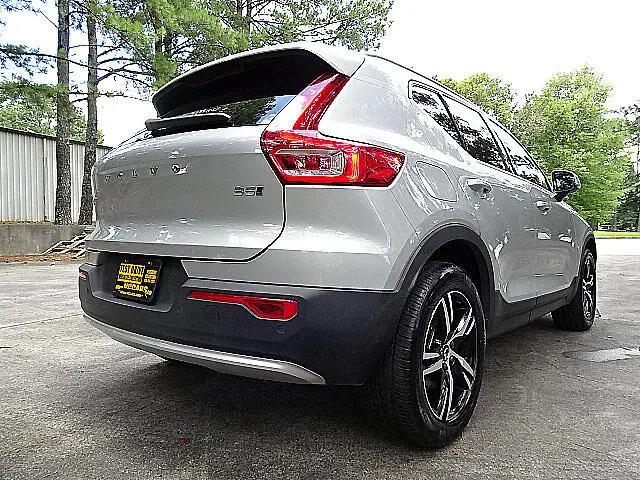 2025 Volvo XC40 B5 Core Bright Theme
