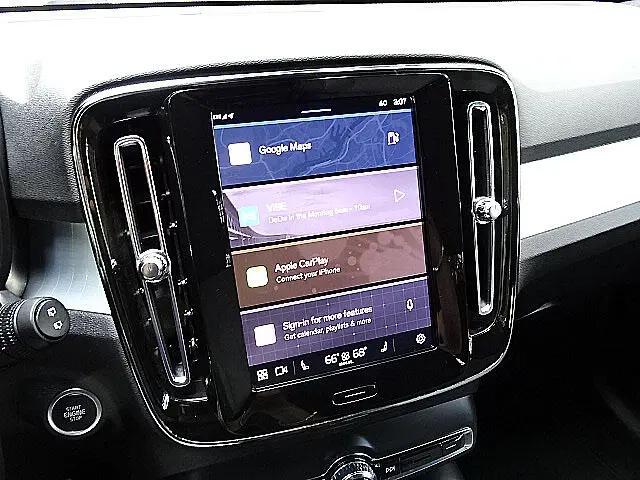 2025 Volvo XC40 B5 Core Bright Theme