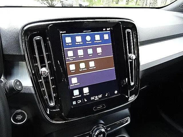2025 Volvo XC40 B5 Core Bright Theme