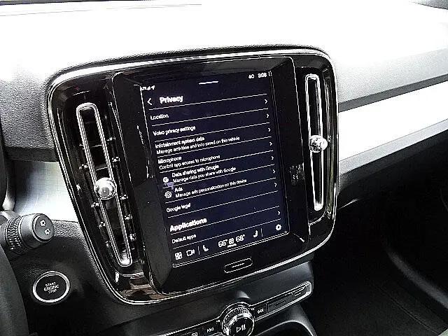 2025 Volvo XC40 B5 Core Bright Theme