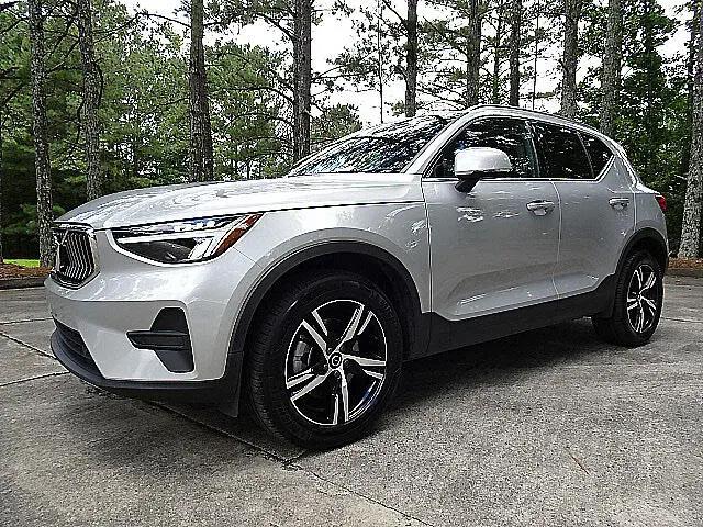 2025 Volvo XC40 B5 Core Bright Theme