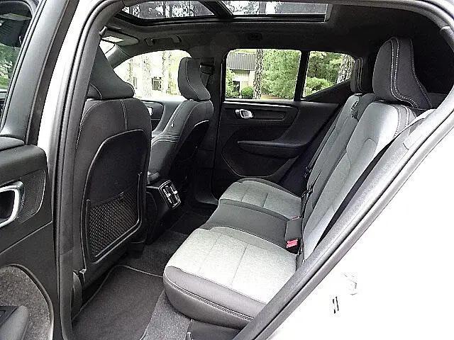2025 Volvo XC40 B5 Core Bright Theme