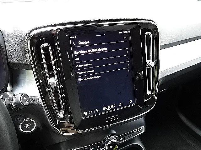 2025 Volvo XC40 B5 Core Bright Theme