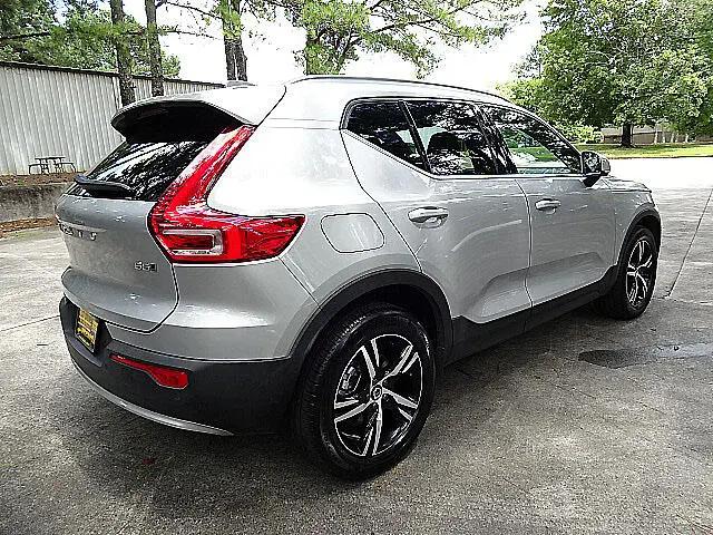 2025 Volvo XC40 B5 Core Bright Theme