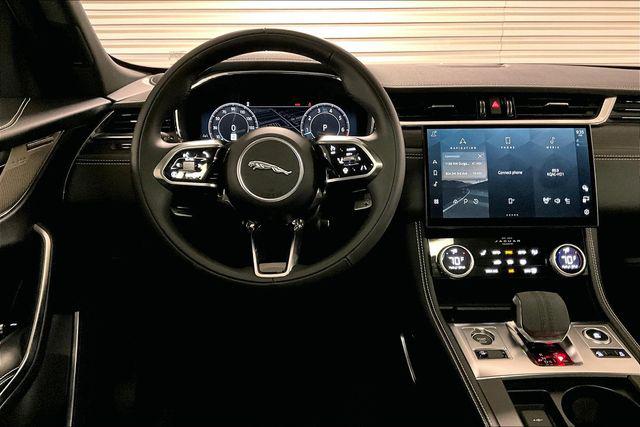2025 Jaguar F-PACE P250 R-Dynamic S