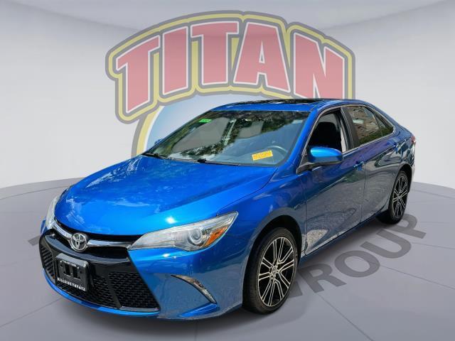 2016 Toyota Camry SE [2]
