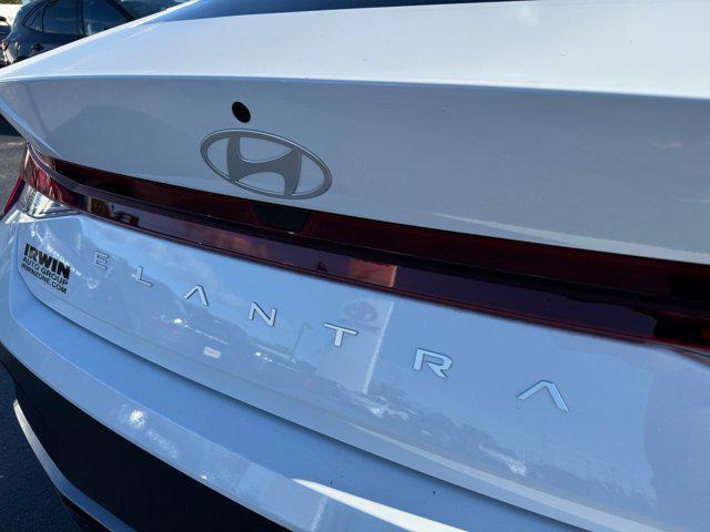 2025 Hyundai Elantra SE