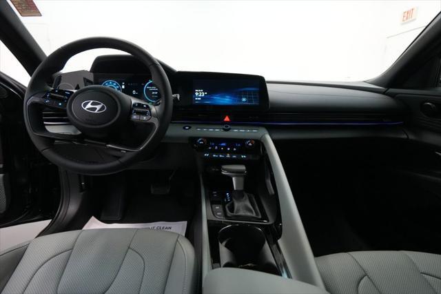 2025 Hyundai Elantra Hybrid Limited