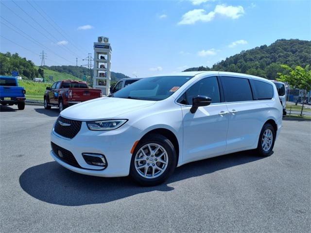 2024 Chrysler Pacifica Touring