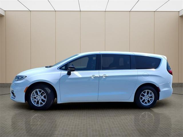 2024 Chrysler Pacifica Touring