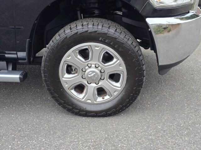 2017 RAM 2500 Tradesman Crew Cab 4x4 64 Box