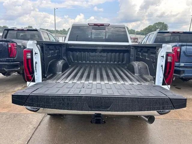 2025 GMC Sierra 2500HD 4WD Crew Cab Standard Bed SLT