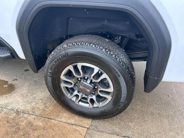 2025 GMC Sierra 2500HD 4WD Crew Cab Standard Bed SLT