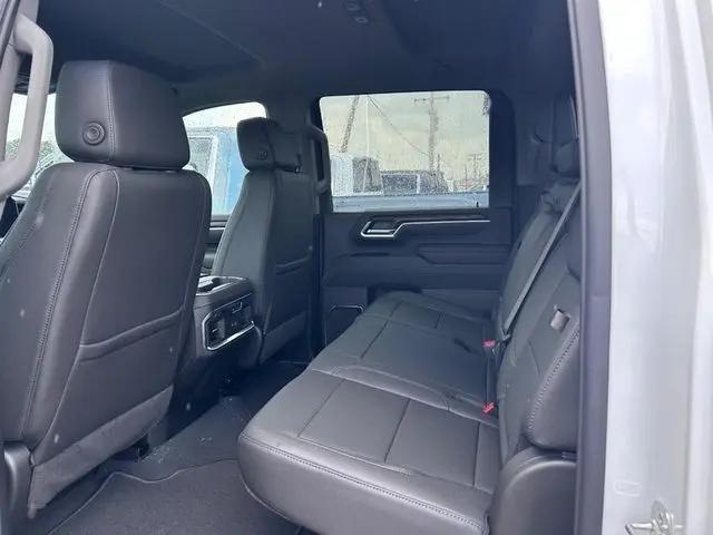 2025 GMC Sierra 2500HD 4WD Crew Cab Standard Bed SLT
