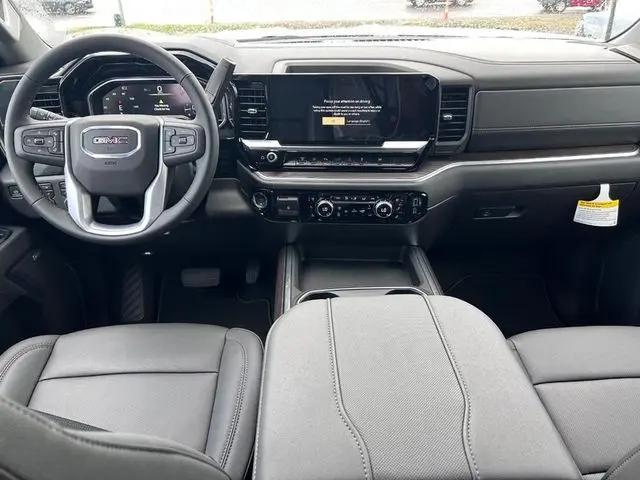 2025 GMC Sierra 2500HD 4WD Crew Cab Standard Bed SLT