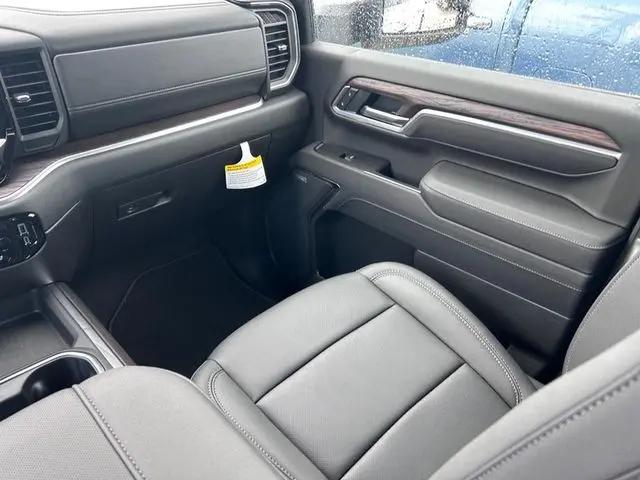 2025 GMC Sierra 2500HD 4WD Crew Cab Standard Bed SLT