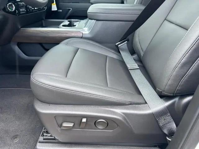 2025 GMC Sierra 2500HD 4WD Crew Cab Standard Bed SLT