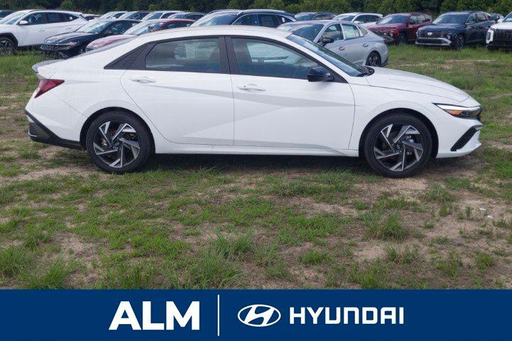 2025 Hyundai Elantra SEL Sport photo 4