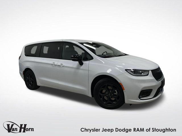 2024 Chrysler Pacifica Hybrid S Appearance Pkg