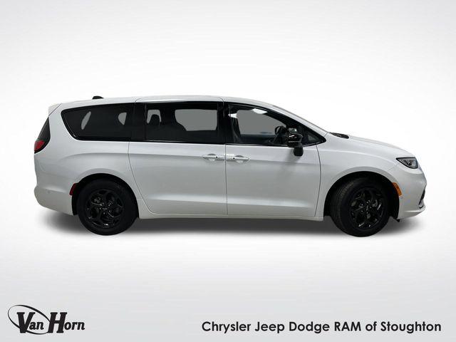 2024 Chrysler Pacifica Hybrid S Appearance Pkg