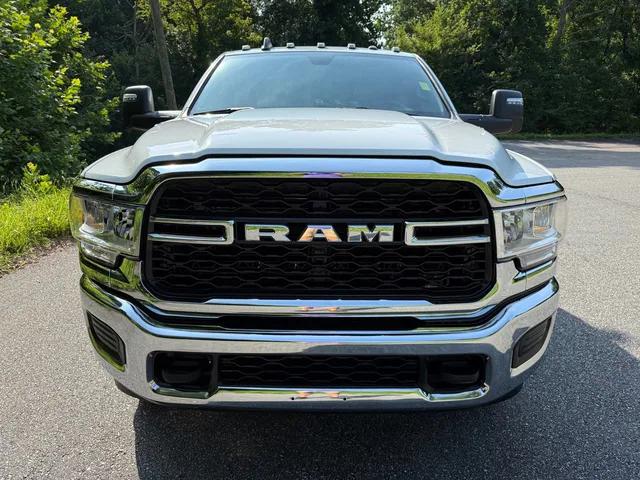 2024 RAM 3500 Tradesman Crew Cab 4x4 8 Box