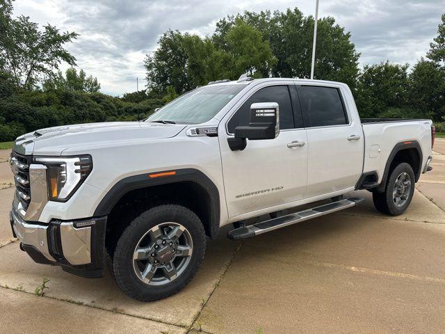2025 GMC Sierra 2500HD 4WD Crew Cab Standard Bed SLT