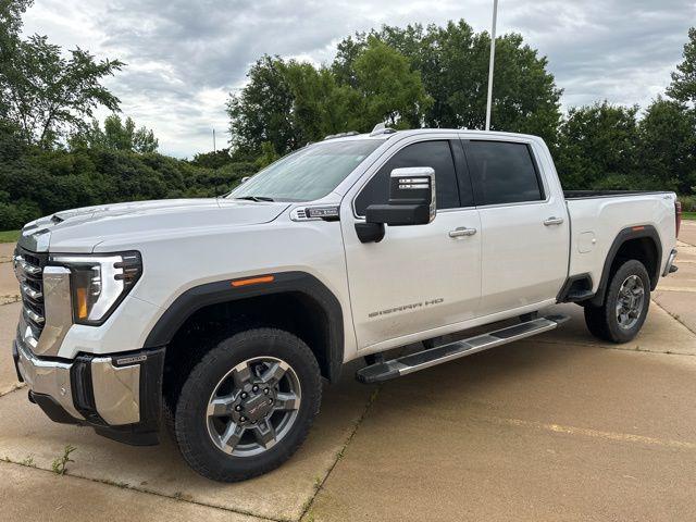2025 GMC Sierra 2500HD 4WD Crew Cab Standard Bed SLT