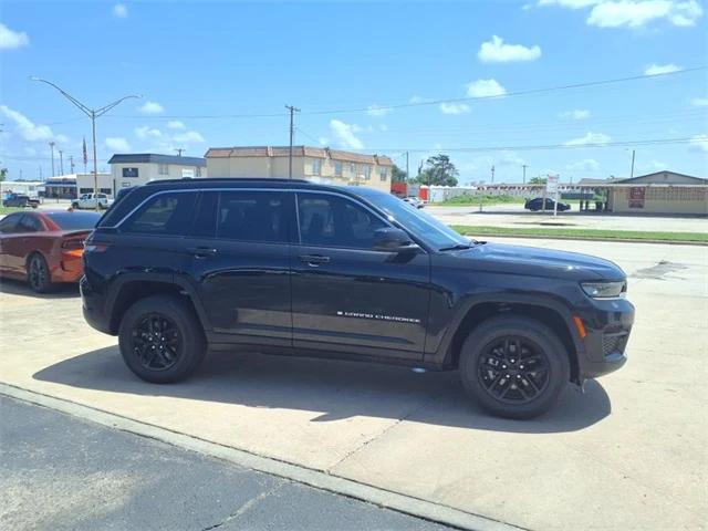 2025 Jeep Grand Cherokee GRAND CHEROKEE LAREDO X 4X4