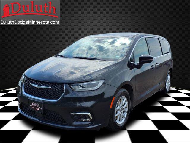 2023 Chrysler Pacifica Touring L for sale in Duluth, MN