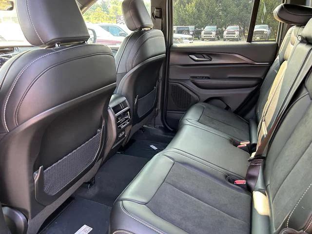 2025 Jeep Grand Cherokee Altitude X 4x4