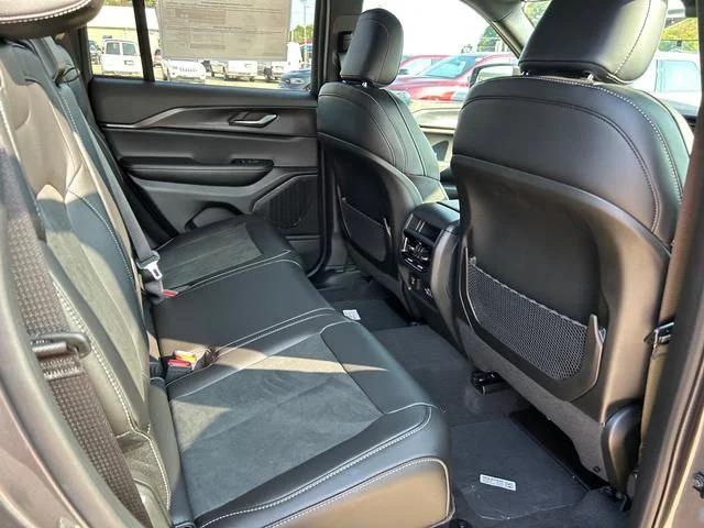 2025 Jeep Grand Cherokee Altitude X 4x4
