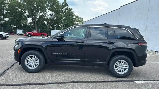 2025 Jeep Grand Cherokee GRAND CHEROKEE LAREDO 4X4 2025 Jeep Grand Cherokee GRAND CHEROKEE LAREDO 4X4