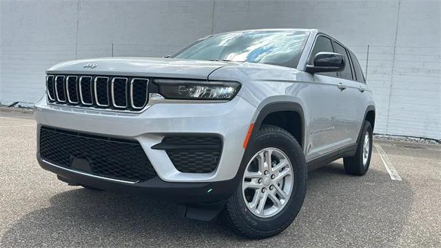 2025 Jeep Grand Cherokee GRAND CHEROKEE LAREDO 4X4