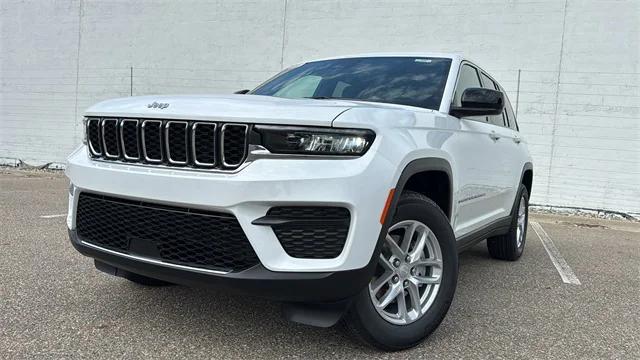 2025 Jeep Grand Cherokee GRAND CHEROKEE LAREDO X 4X4
