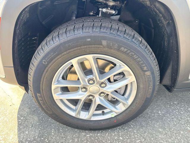 2025 Jeep Grand Cherokee GRAND CHEROKEE L LAREDO X 4X4
