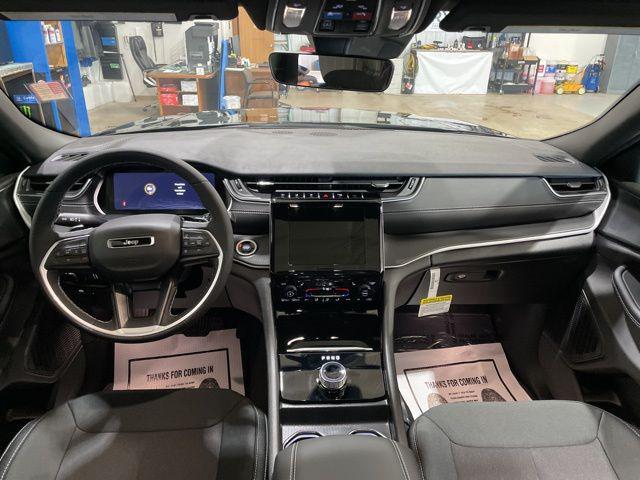 2025 Jeep Grand Cherokee GRAND CHEROKEE LAREDO X 4X4