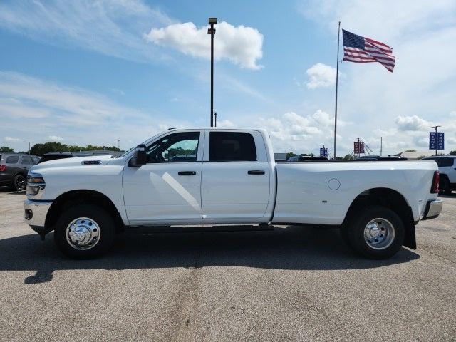 2026 RAM Ram 3500 RAM 3500 TRADESMAN CREW CAB 4X4 8 BOX