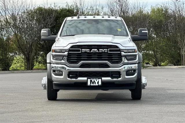 2026 RAM Ram 5500 Chassis Cab RAM 5500 TRADESMAN CHASSIS CREW CAB 4X4 60 CA