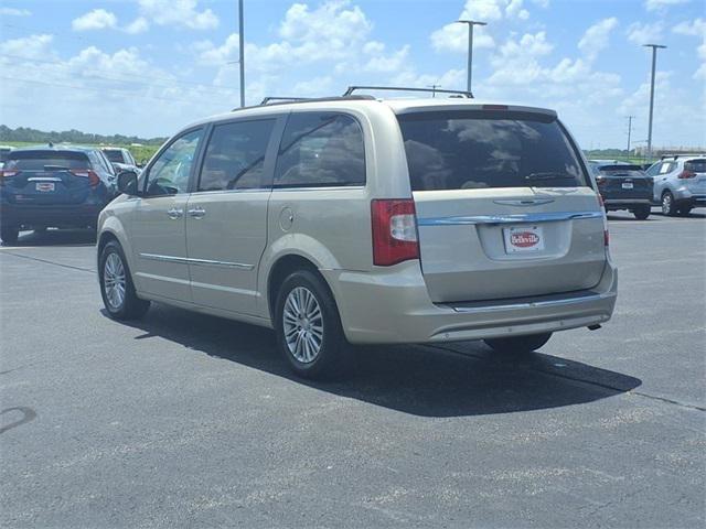 2014 Chrysler Town and Country Touring-L
