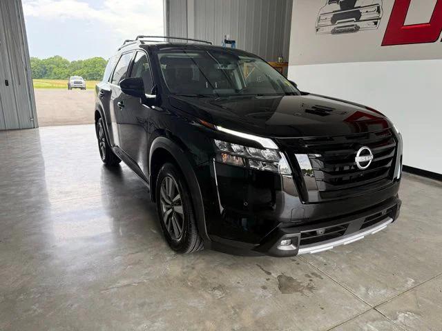 2025 Nissan Pathfinder SL FWD