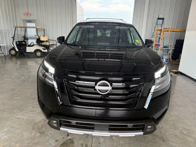 2025 Nissan Pathfinder SL FWD