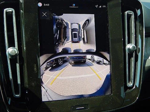 2026 Volvo XC40 B5 Plus