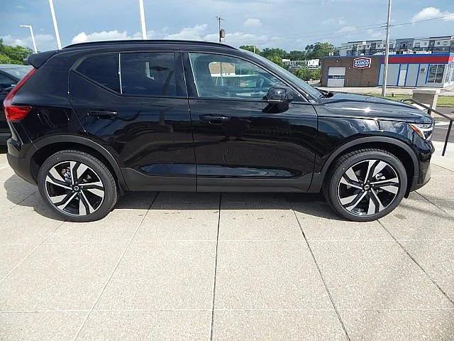 2026 Volvo XC40 B5 Plus