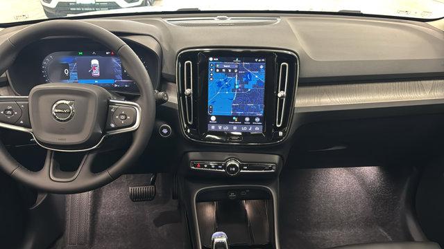 2026 Volvo XC40 B5 Ultra
