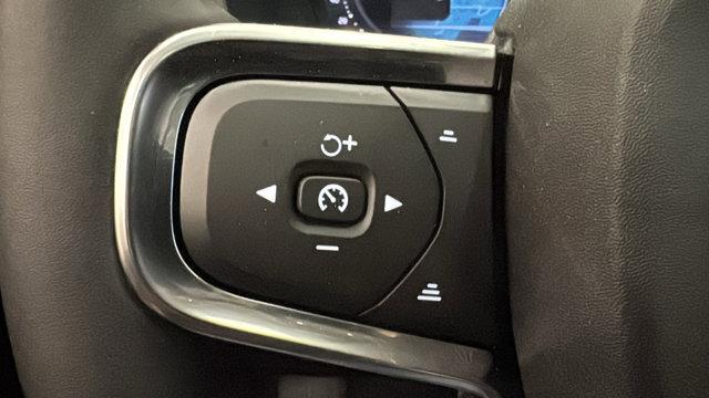 2026 Volvo XC40 B5 Ultra