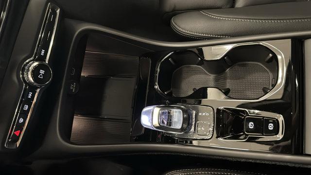 2026 Volvo XC40 B5 Ultra