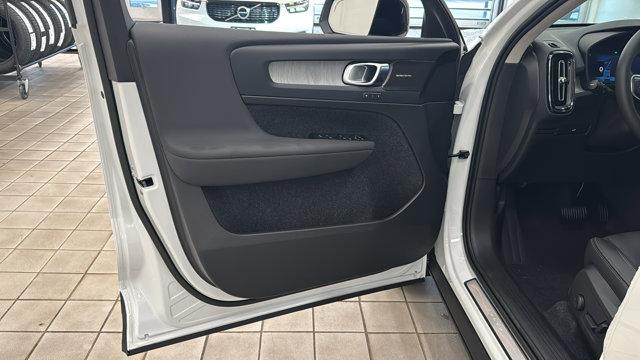 2026 Volvo XC40 B5 Ultra